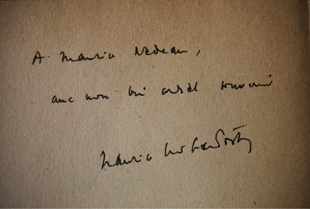 Maurice Merleau-Ponty’s handwriting, inscribed in a first-edition copy of ‘Éloge de la philosophie.’ Image courtesy of <a href= https://www.edition-originale.com/en/literature/signed-books-and-manuscripts/merleau-ponty-eloge-de-la-philosophie-1953-45287>Librairie le Feu Follet</a>.