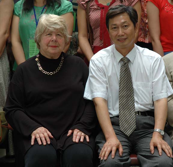 Professors Marjorie Perloff & Nie Zhenzhao Marjorie Perloff & Nie Zhenzhao