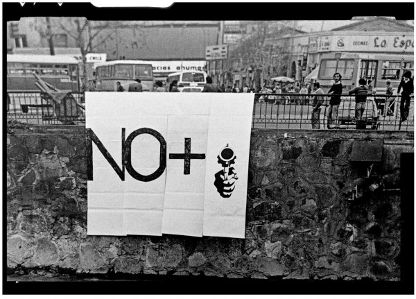 LOTTY ROSENFELD. No +, 1983: Foto: Jorge Brantmayer LOTTY ROSENFELD. No +, 1983: Foto: Jorge Brantmayer