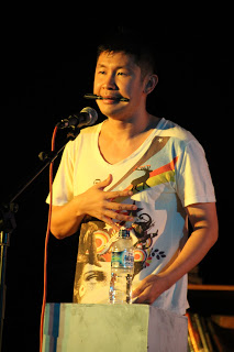 Ng Yi-Sheng performing "The Right Hand"